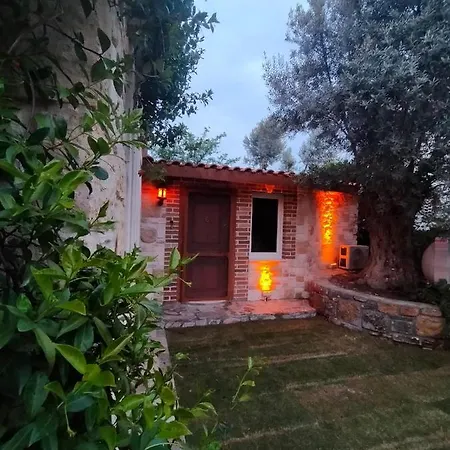בית אירוח Foca Elies And Garden Ismetpasa
